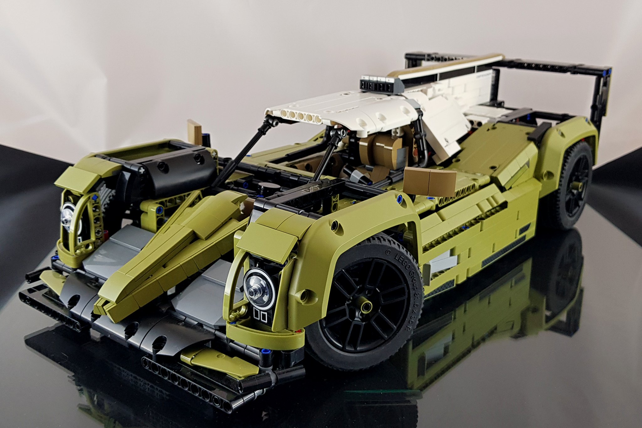 Lego technic land rover